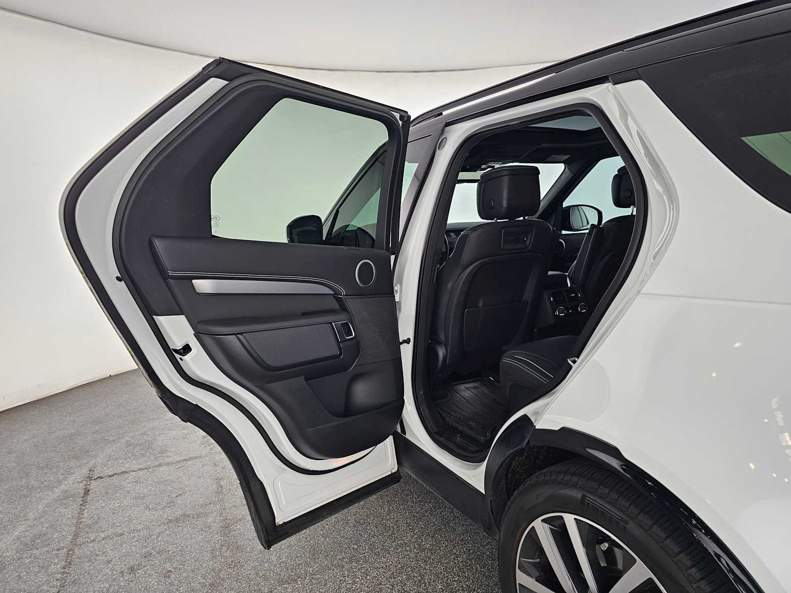 2023 Land Rover Discovery HSE R-Dynamic