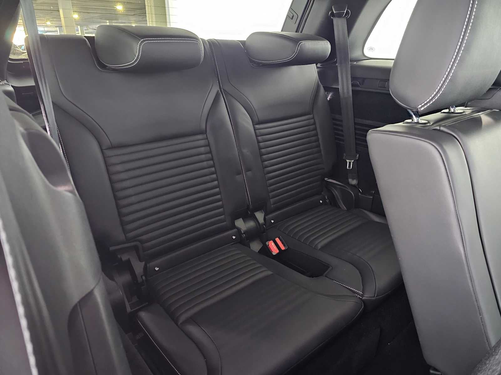 2024 Land Rover Discovery Metropolitan Edition