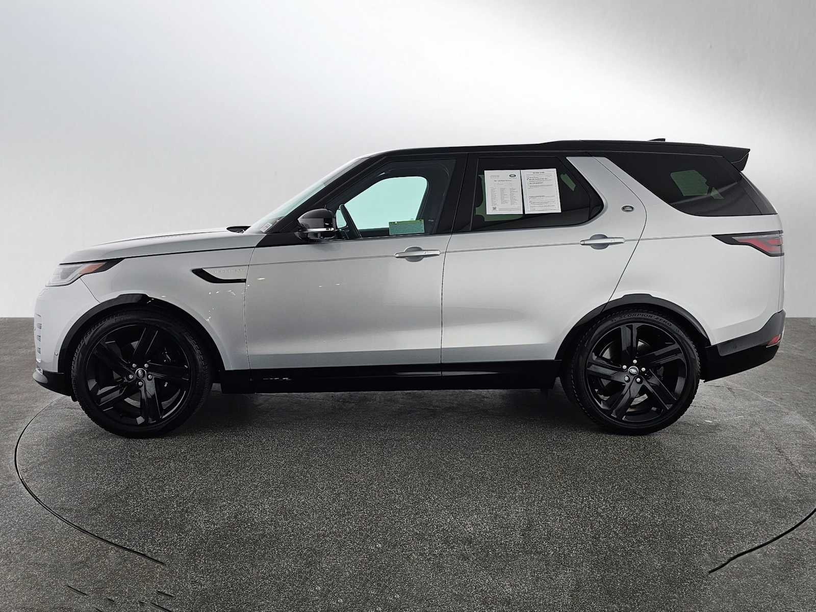 2024 Land Rover Discovery Metropolitan Edition