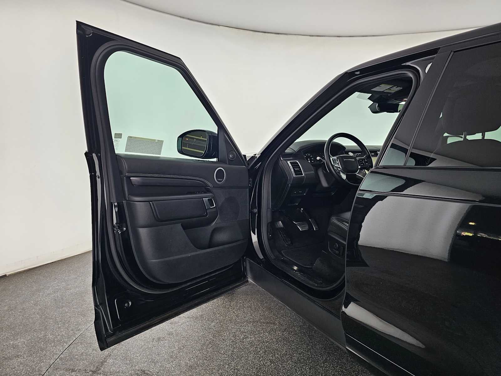 2024 Land Rover Discovery Metropolitan Edition