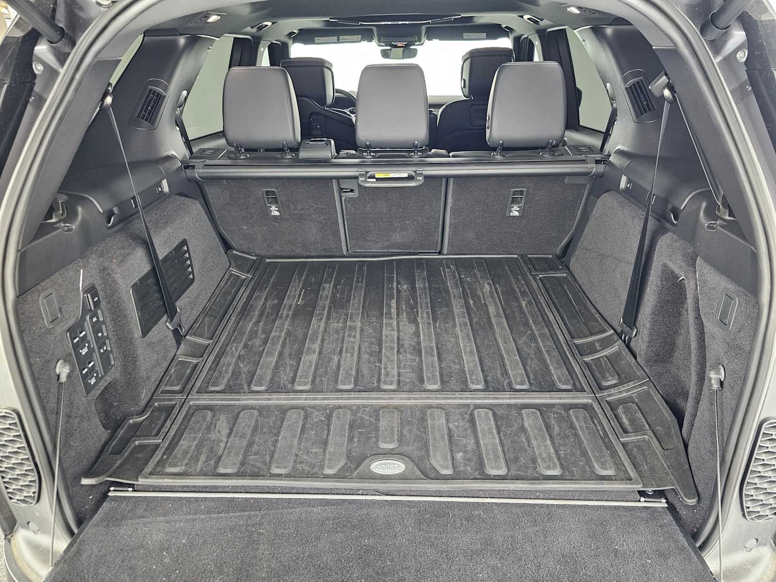 2023 Land Rover Discovery Metropolitan Edition