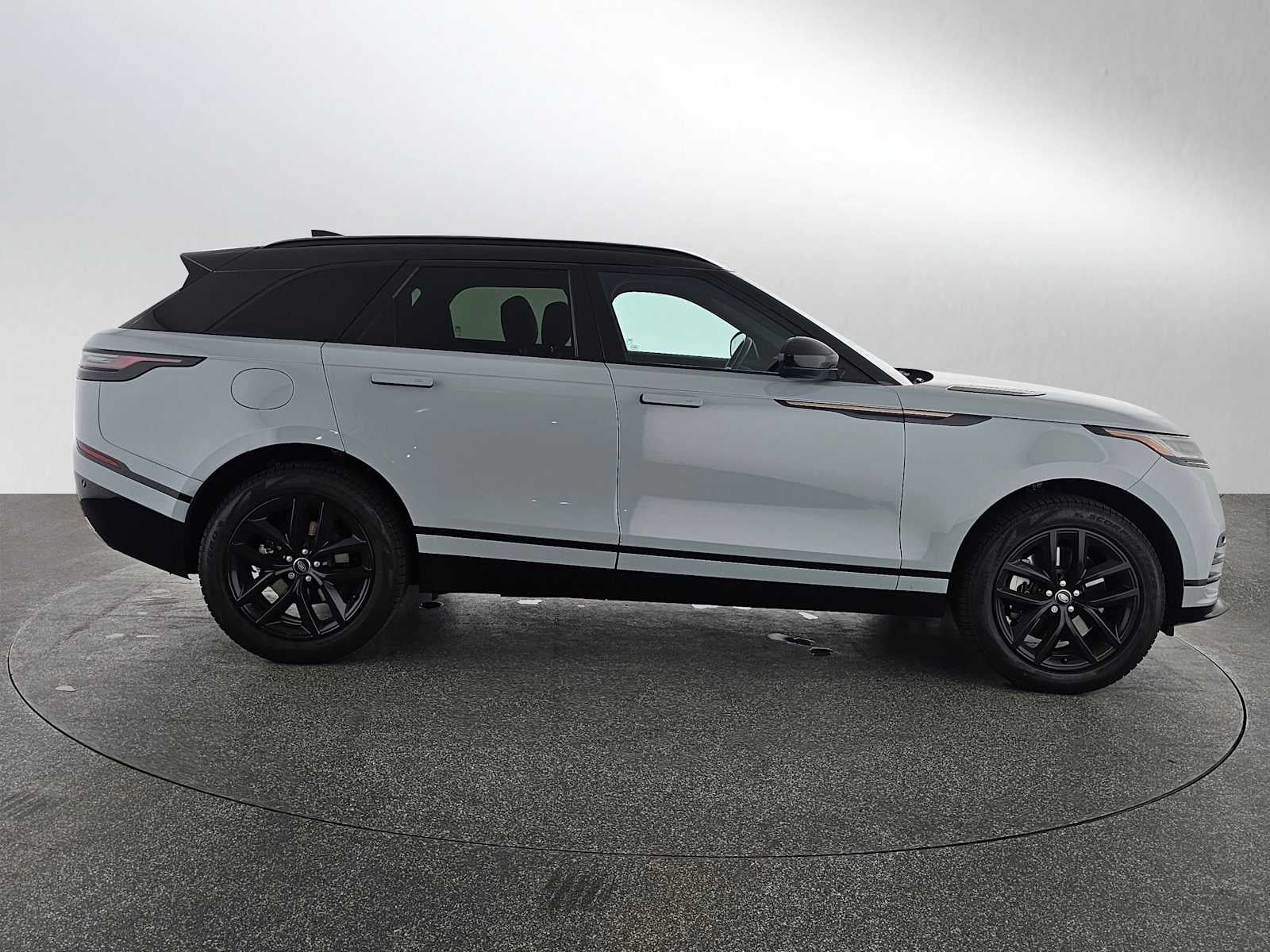 2025 Land Rover Range Rover Velar Dynamic SE