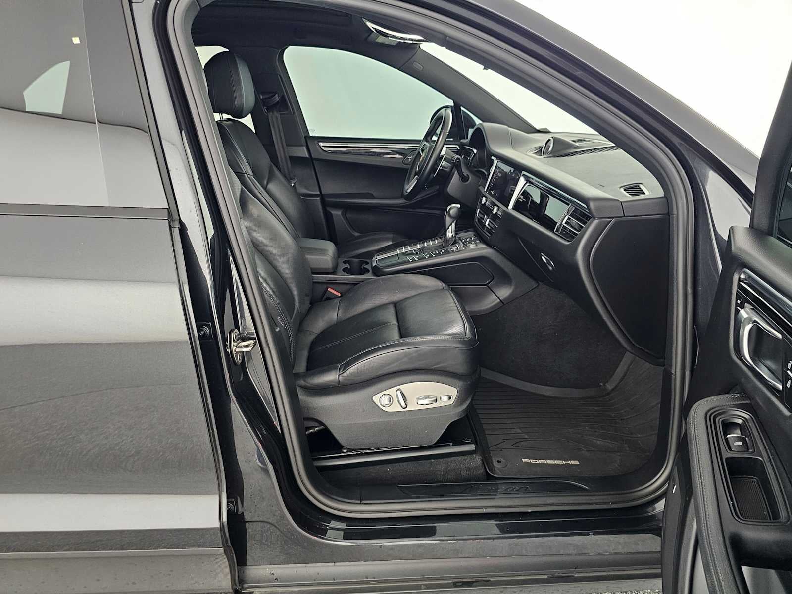 2021 Porsche Macan AWD