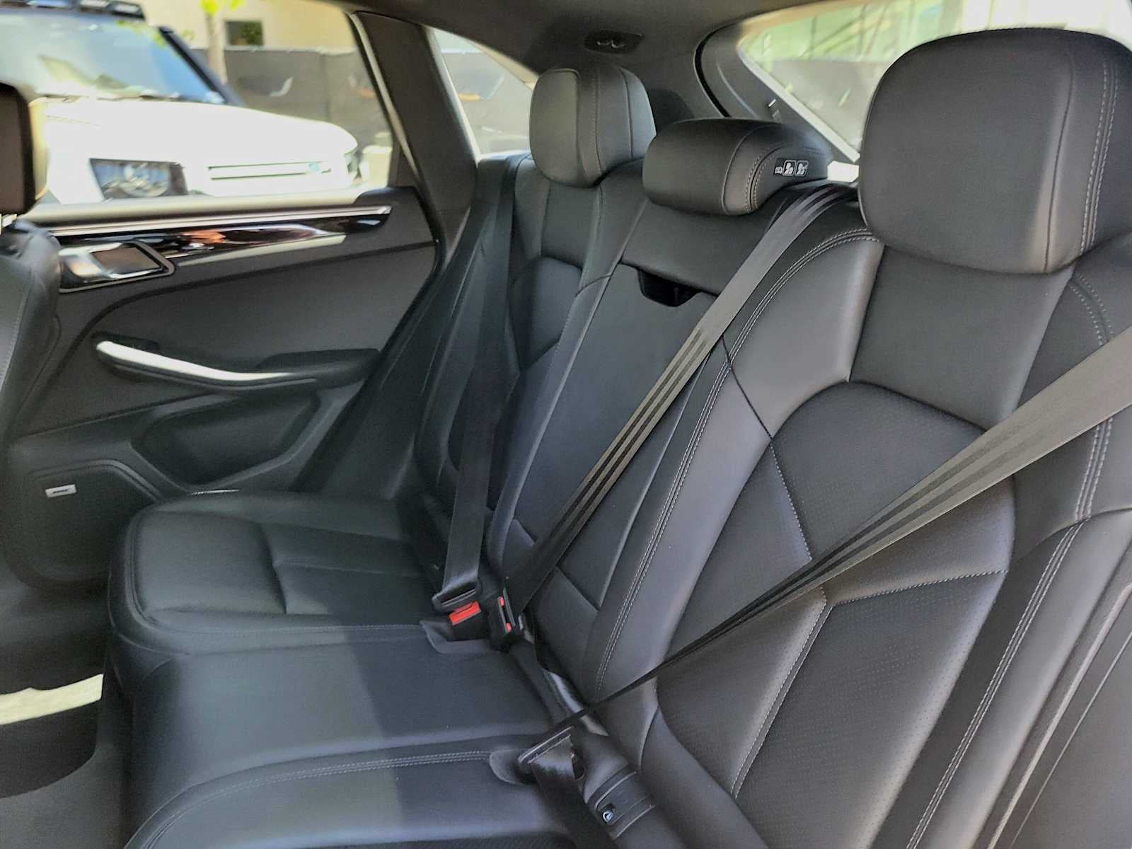 2021 Porsche Macan AWD