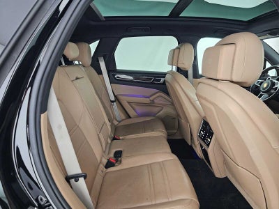 2023 Porsche Cayenne Platinum Edition