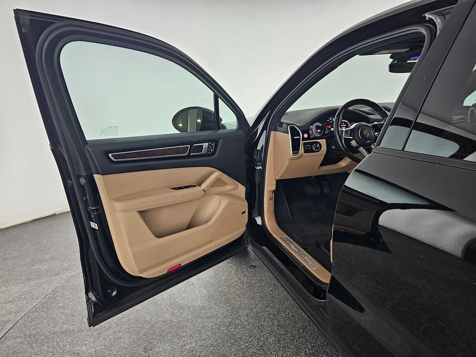 2023 Porsche Cayenne Platinum Edition