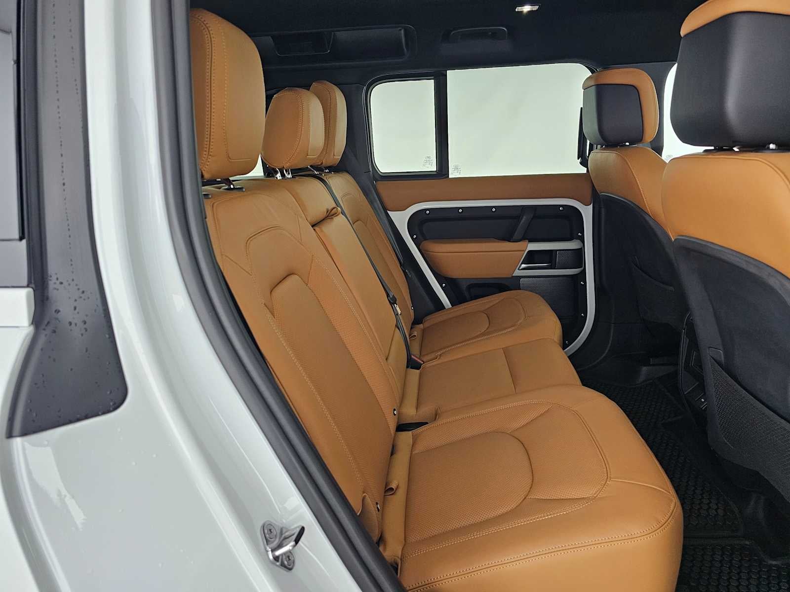 2024 Land Rover Defender SE