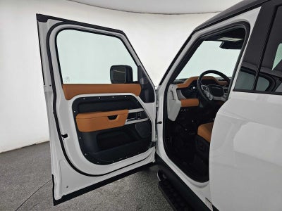 2024 Land Rover Defender SE