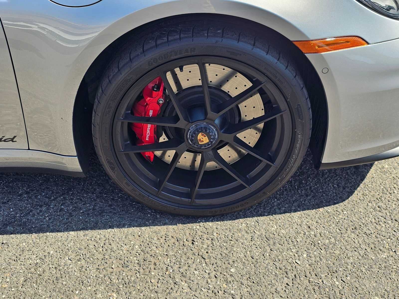 2025 Porsche 911 Carrera 4 GTS