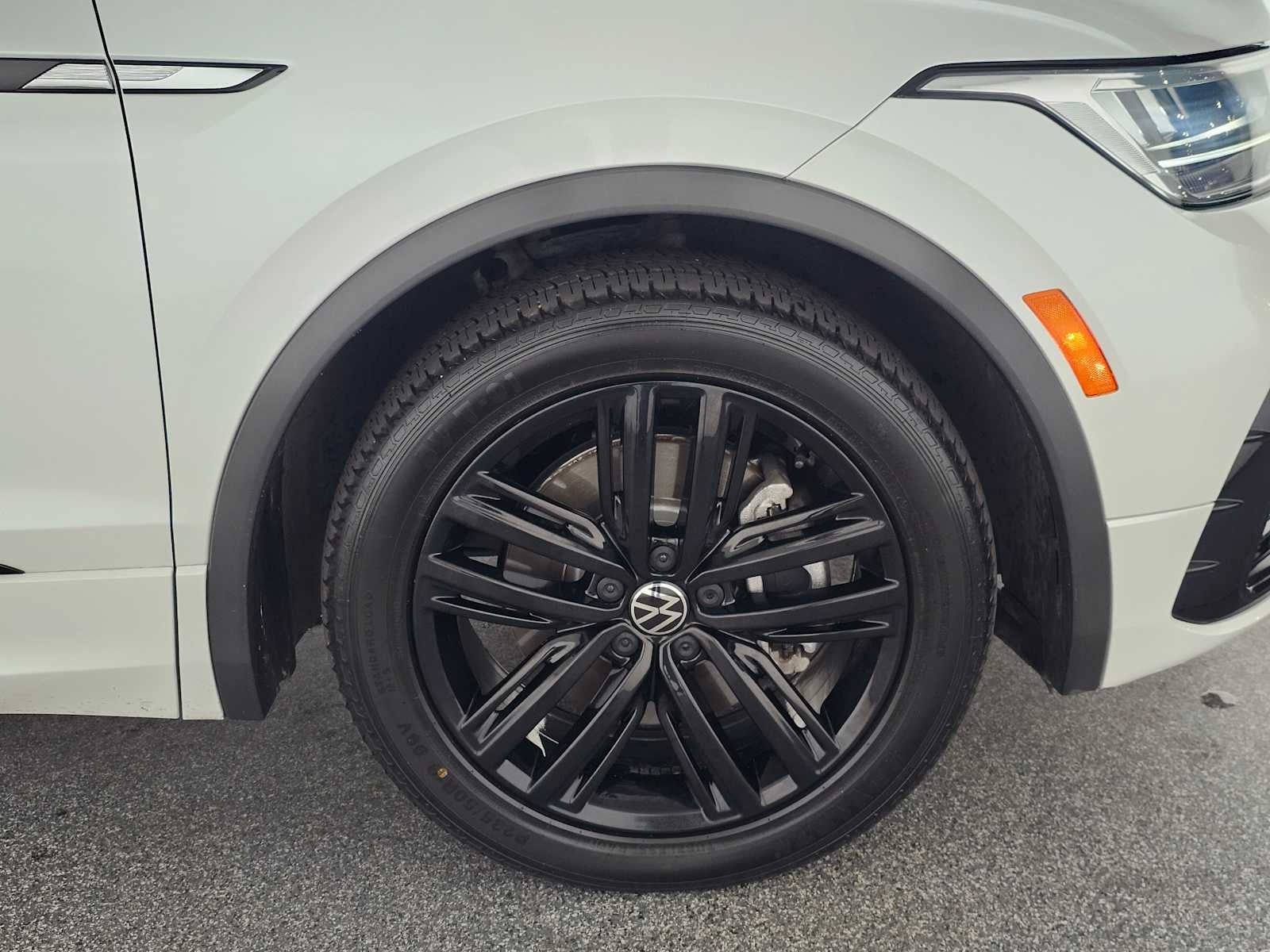 2022 Volkswagen Tiguan SE R-Line Black