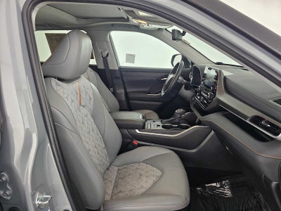 2022 Toyota Highlander Hybrid Bronze Edition