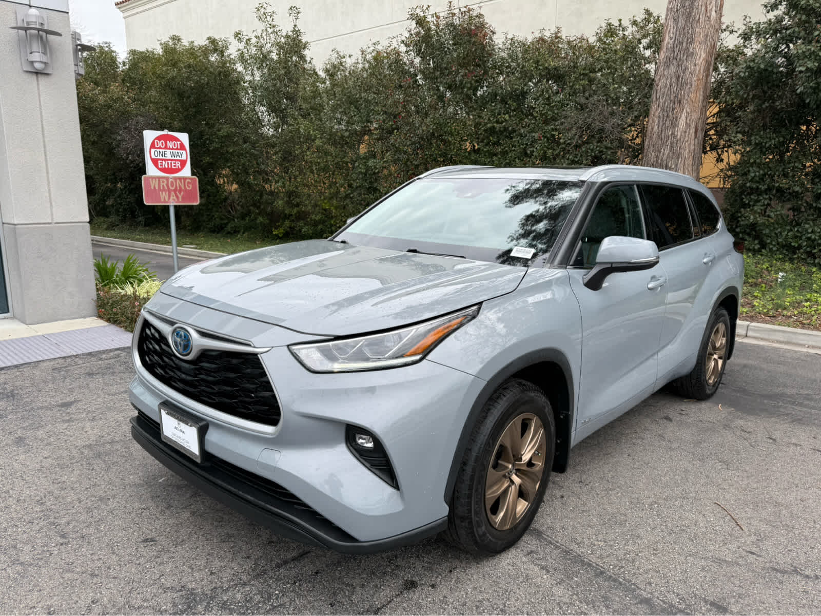 2022 Toyota Highlander Hybrid Bronze Edition