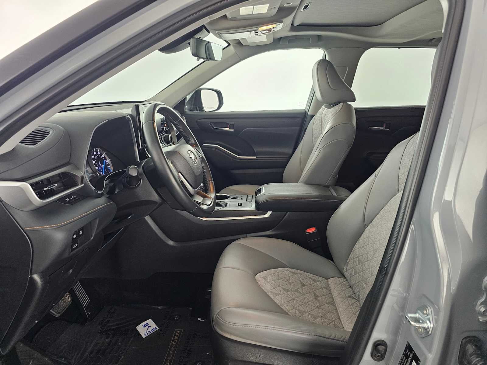 2022 Toyota Highlander Hybrid Bronze Edition