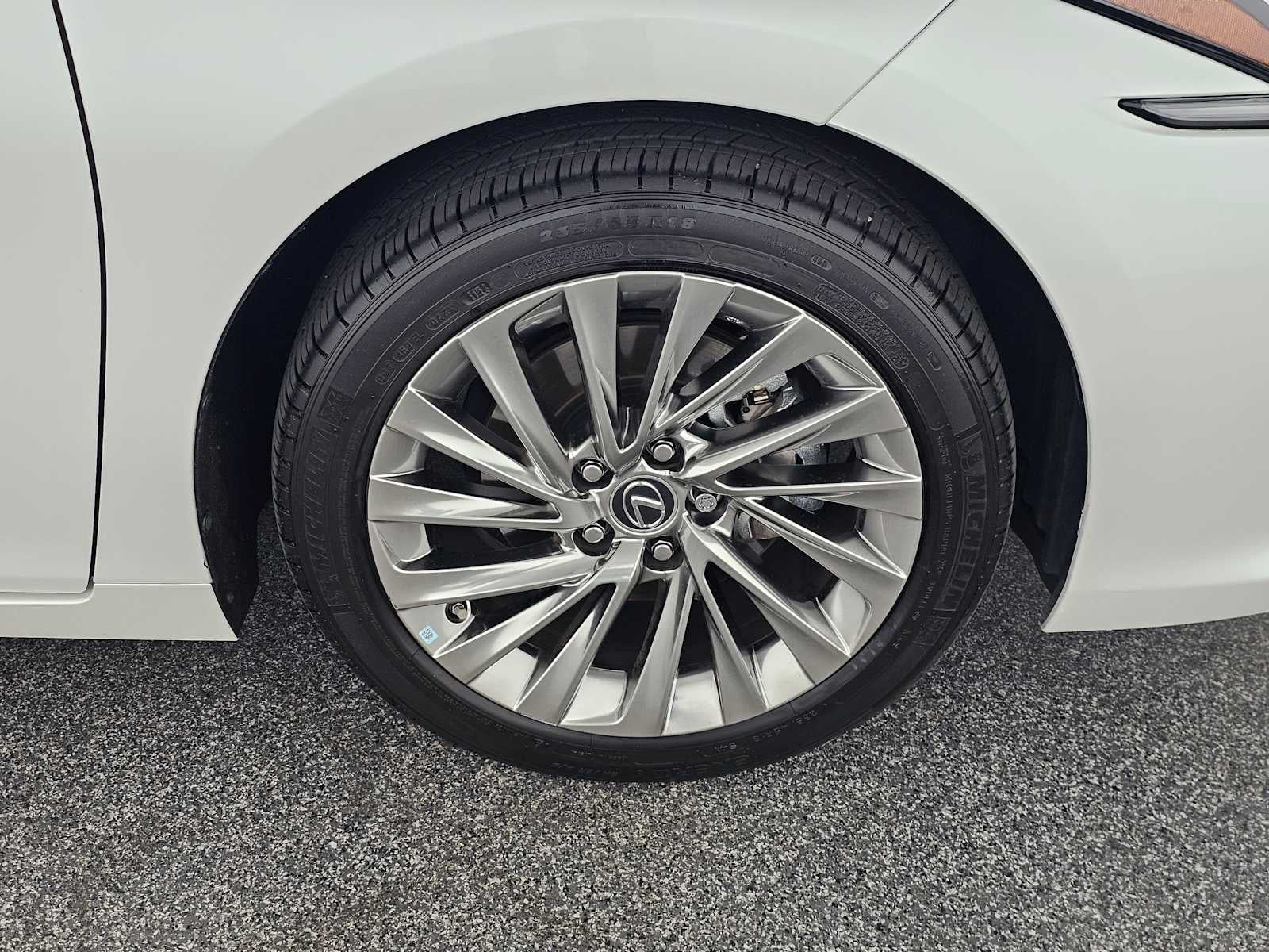 2023 Lexus ES 300h Luxury