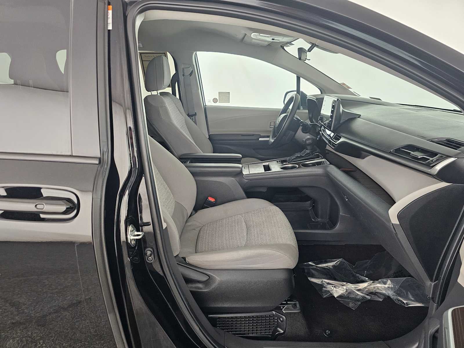 2024 Toyota Sienna LE