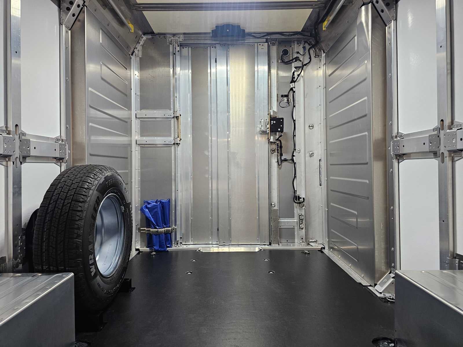 2025 Chevrolet BrightDrop 400 eFWD 400