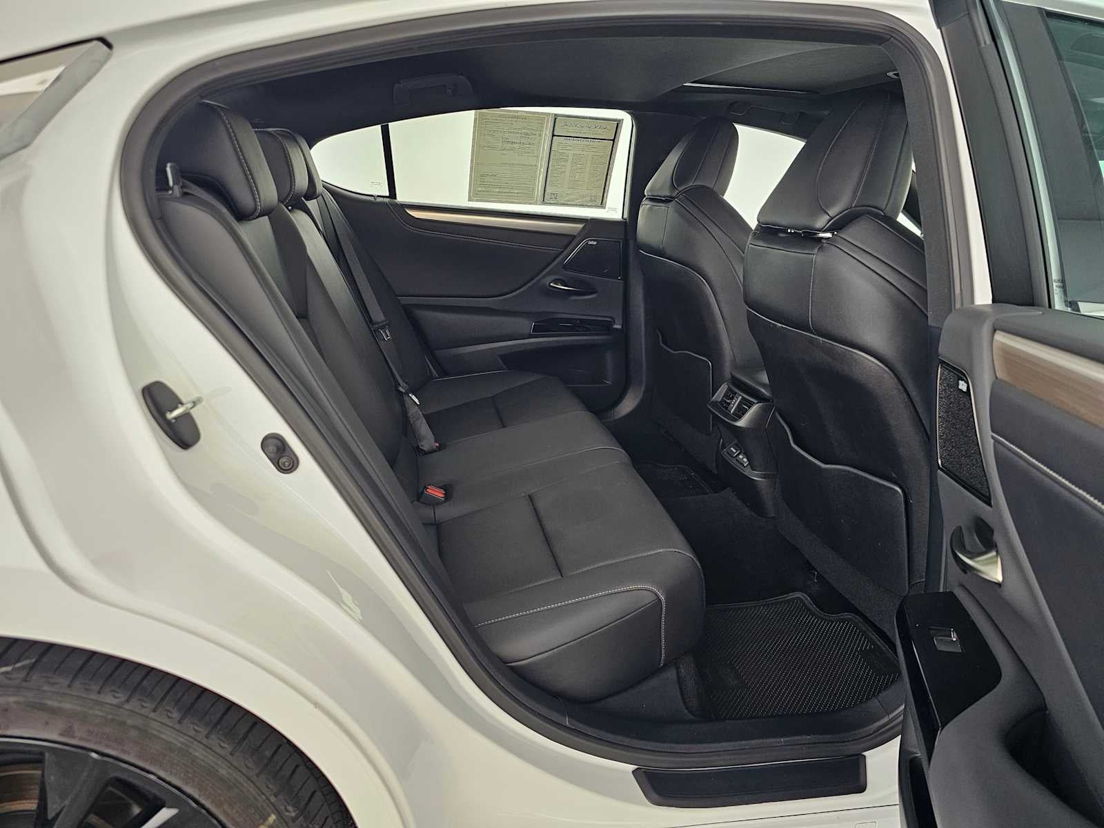 2024 Lexus ES F SPORT Handling