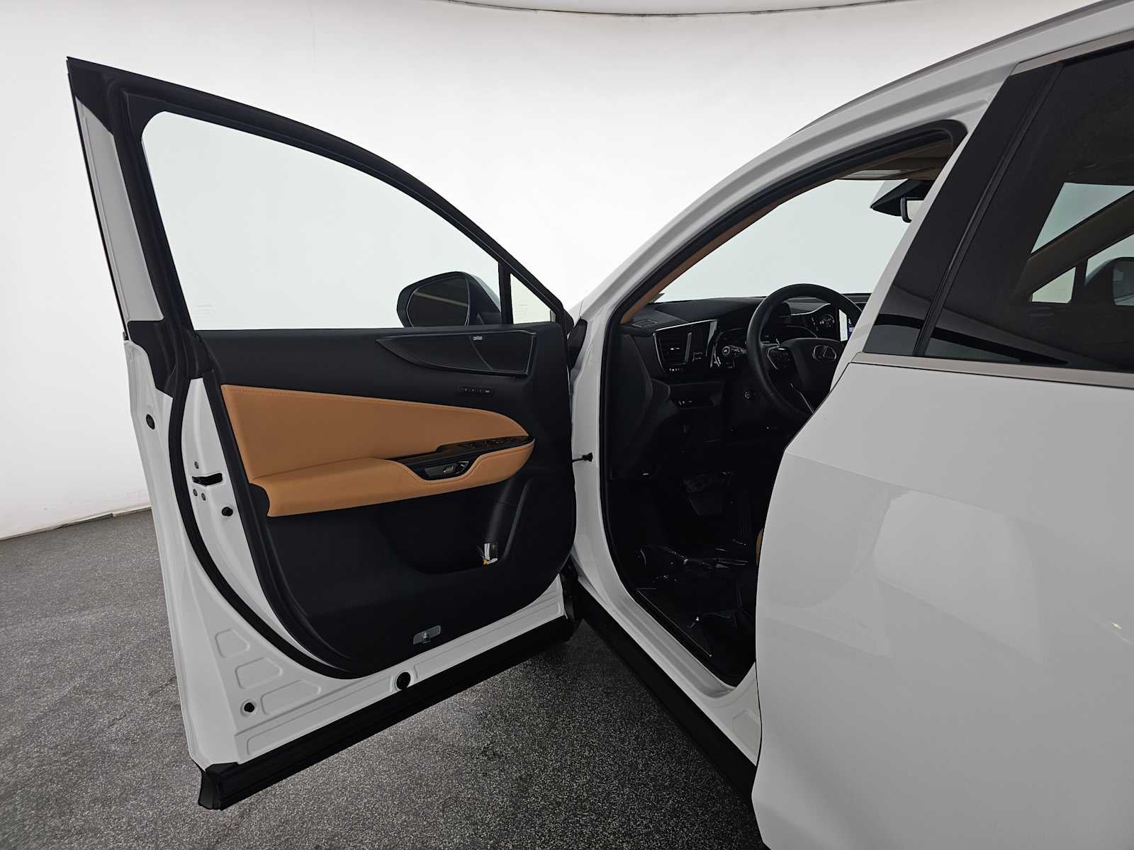 2026 Lexus NX 450h+ Luxury