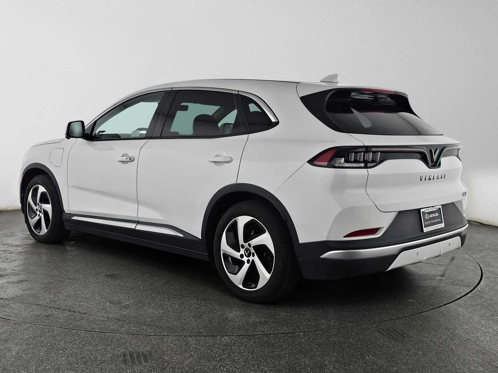2023 VinFast VF 8 Eco