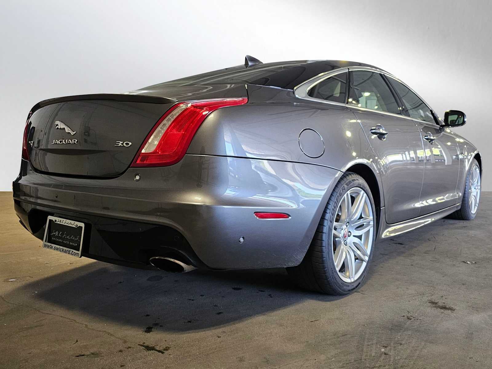 2019 Jaguar XJ XJ R-Sport