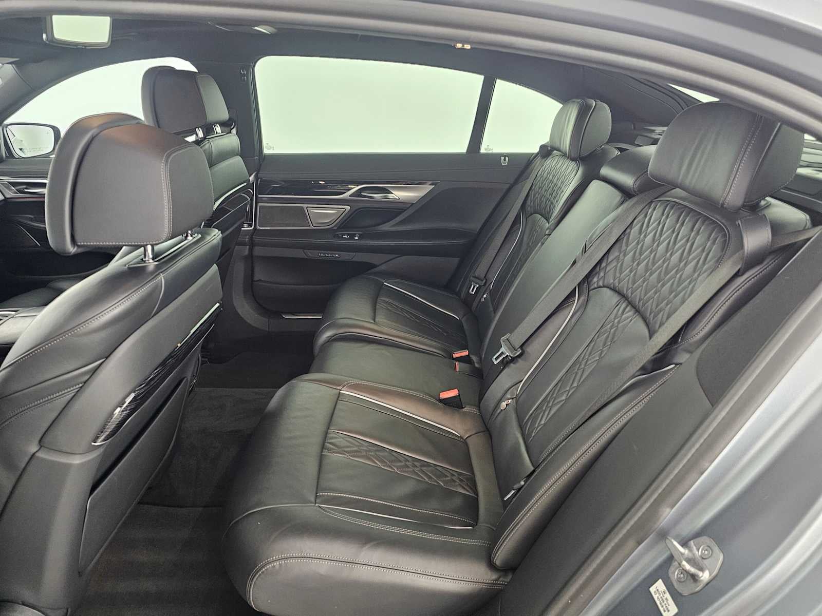 2022 BMW 7 Series 740i