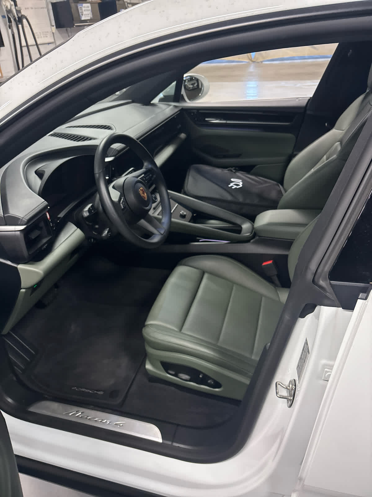 2024 Porsche Macan Electric 4