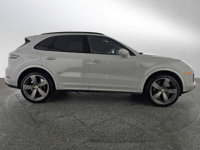 2022 Porsche Cayenne Turbo S E-Hybrid