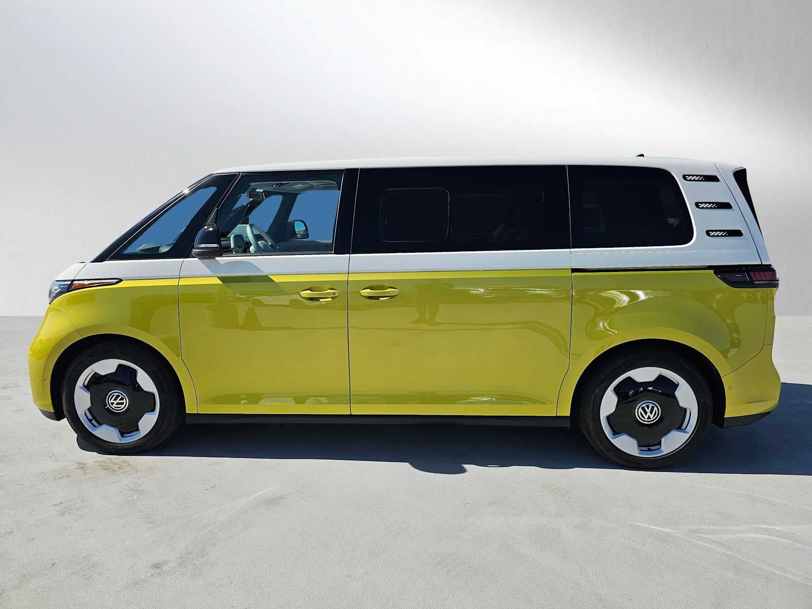 2025 Volkswagen ID. Buzz Pro S Plus