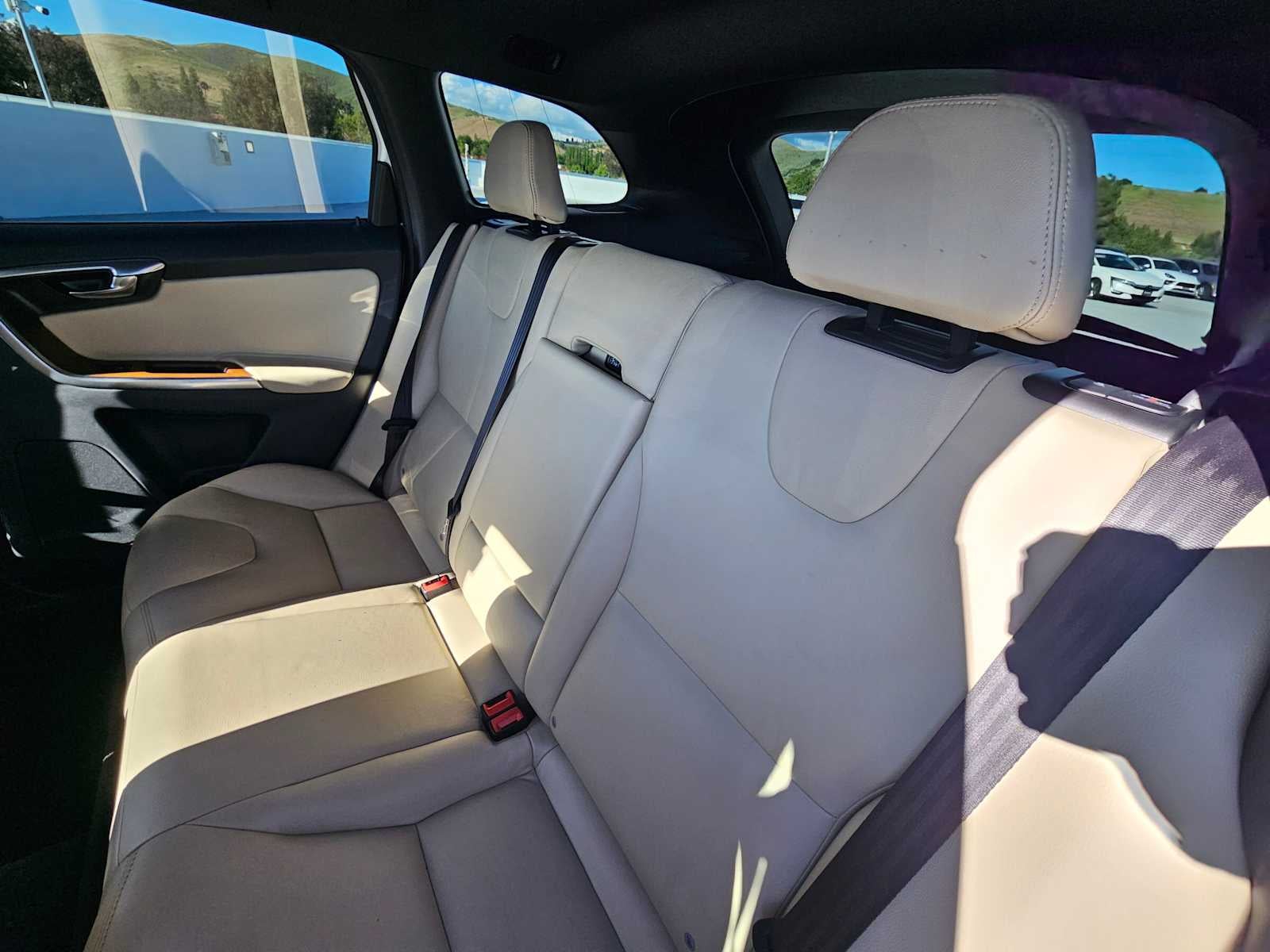 2016 Volvo XC60 T6 Platinum