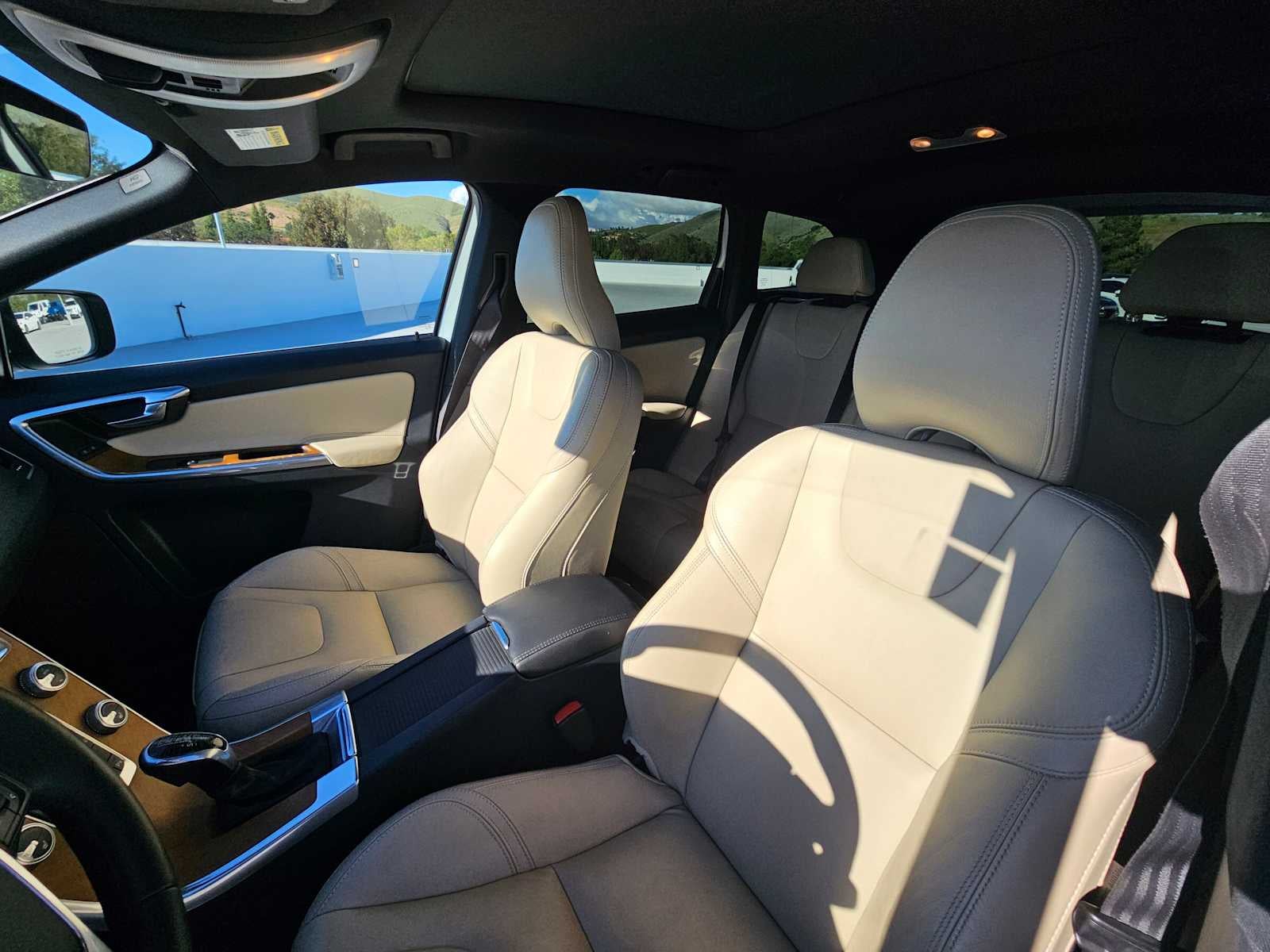 2016 Volvo XC60 T6 Platinum