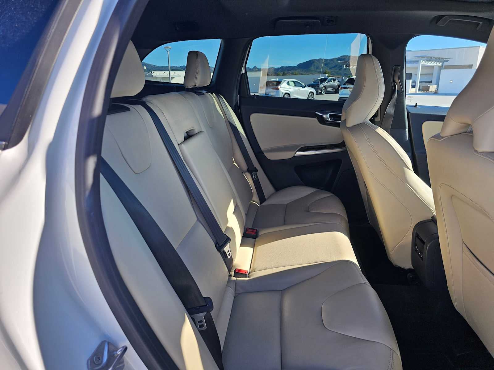 2016 Volvo XC60 T6 Platinum