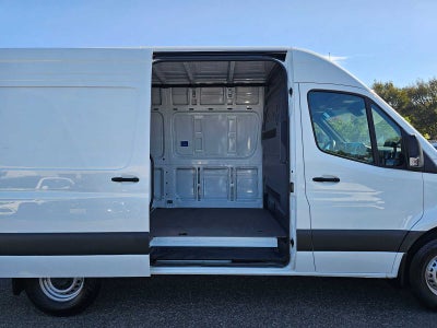 2025 Mercedes-Benz Sprinter Cargo Van 2500 Standard Roof I4 Diesel 144" RWD