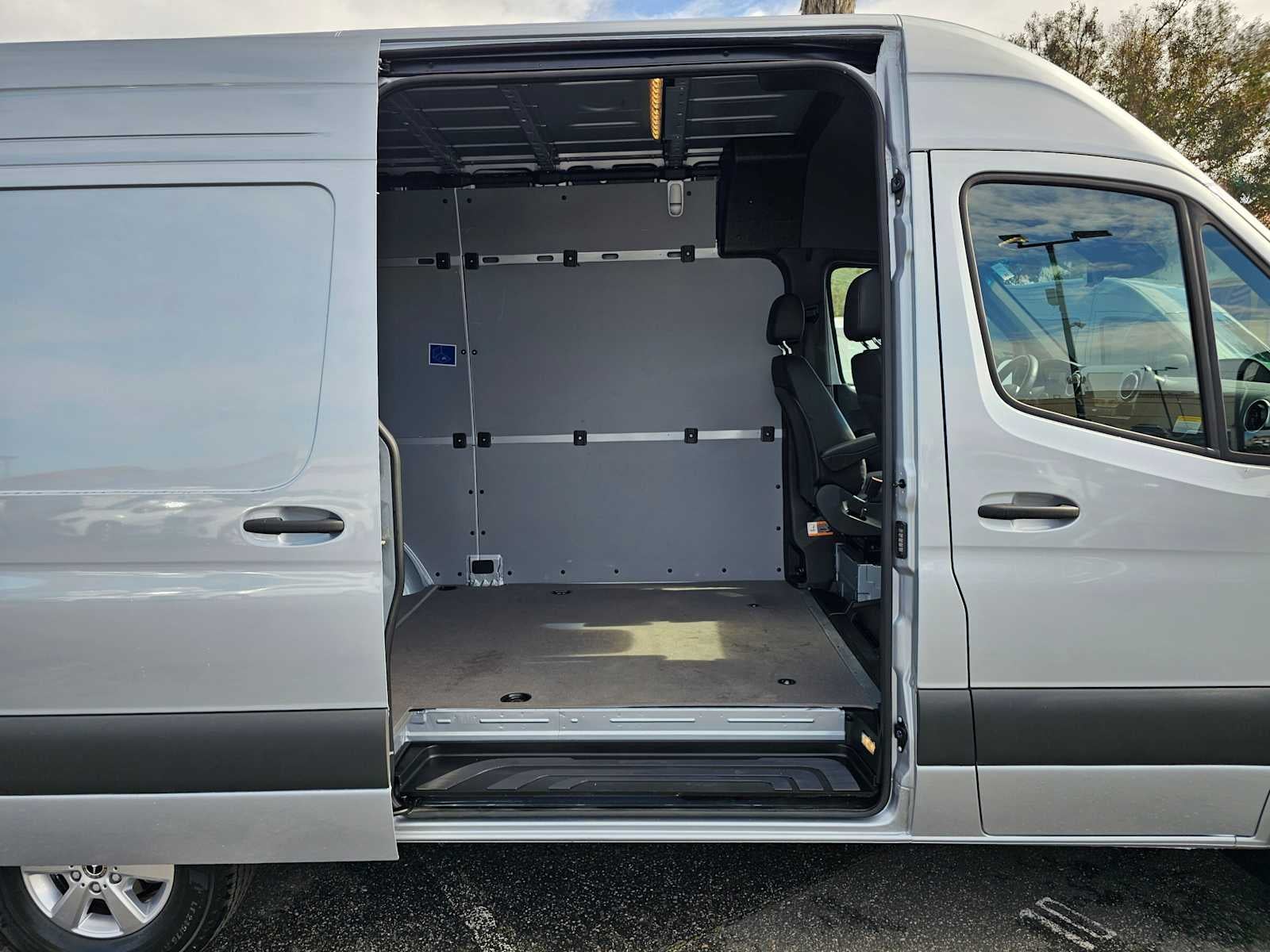 2025 Mercedes-Benz Sprinter Cargo Van 2500 Standard Roof I4 Diesel HO 144" RWD